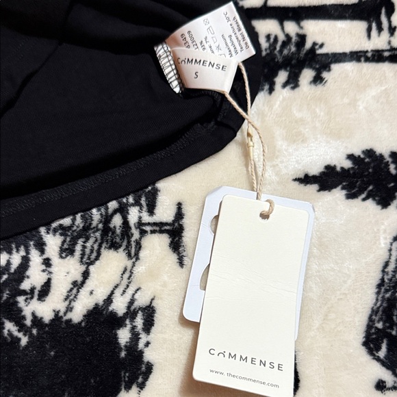 Commense Elegant Black Top - Picture 3 of 5